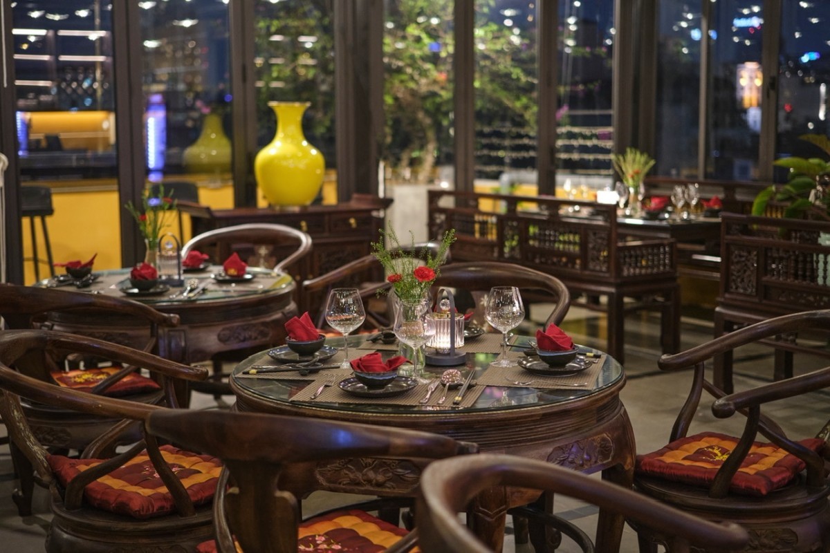 Restaurant & SkyBar