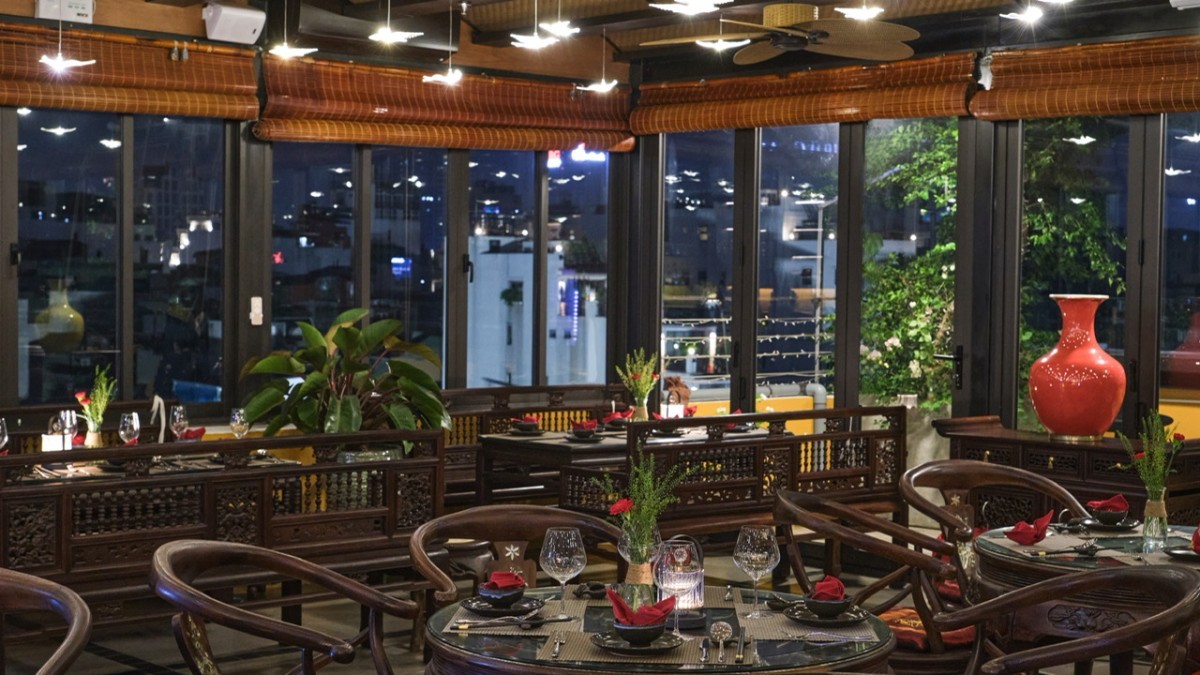 Restaurant & SkyBar