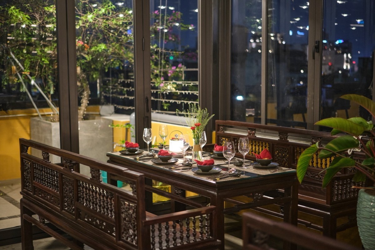 Restaurant & SkyBar